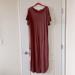 Beautiful mauve dress with pockets and flutter sleeves!